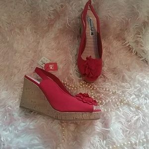 NWT sz 8.5 American eagle red sling back wedge